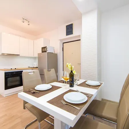 Karlo - Grad Ploce, Croatia Apartment